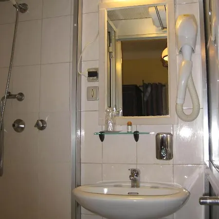 Faria Guimares Centro بيت ضيافة 3*